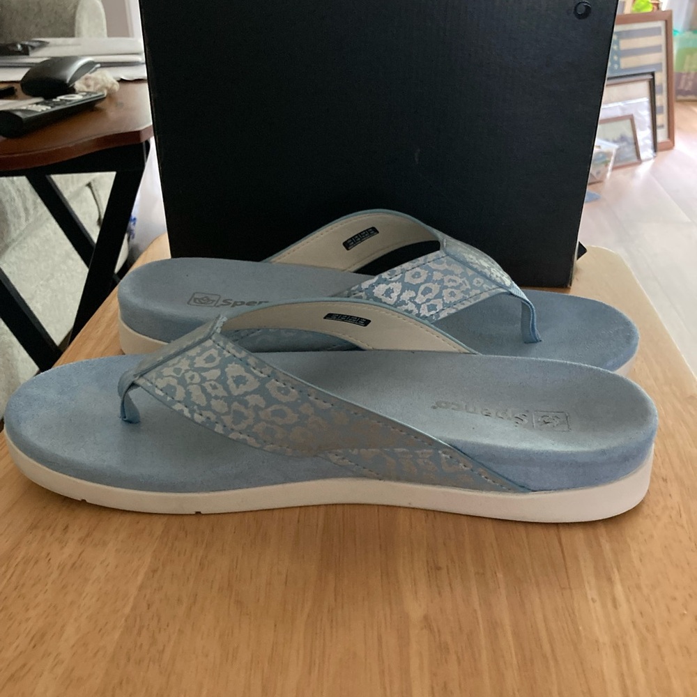 Spenco women’s Sz 12D light blue thong sandals - Picture 6 of 9